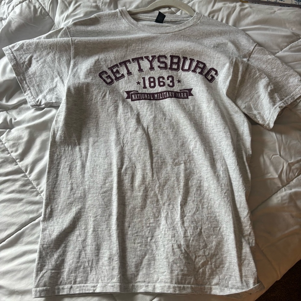 Gildan Gray Short Sleeve Tee Casual Comfort